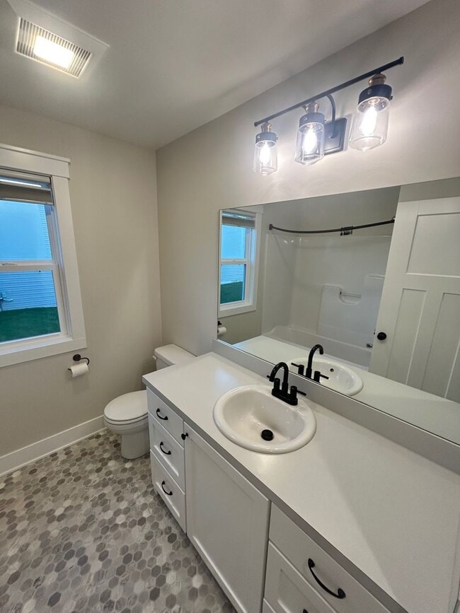 Building Photo - 3837 Delia Dr