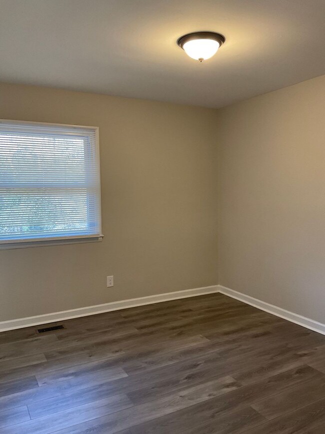 Building Photo - New Renovated 3 Bedroom Home located in Ga...