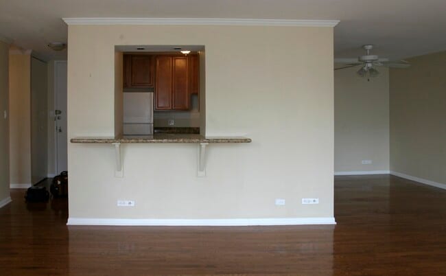 Building Photo - 111 E Chestnut St