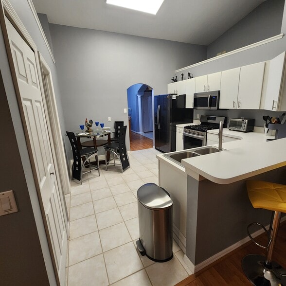 Building Photo - 155 Sela Ct