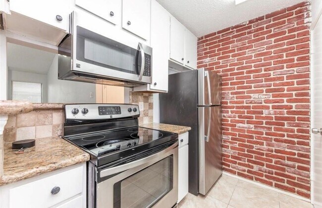 Building Photo - 10047 Westpark Dr