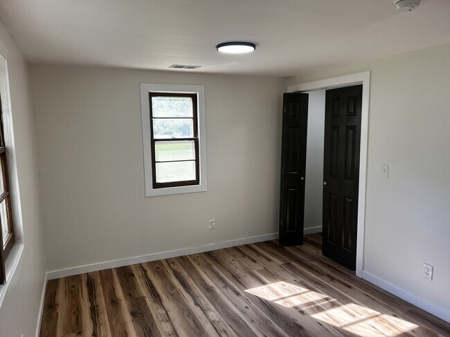 Building Photo - 1022 Logan Ave