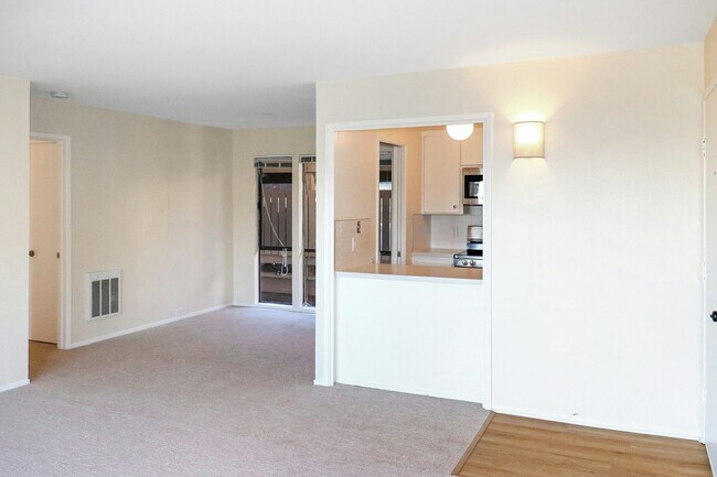 Building Photo - 40 Harbor Oak Dr