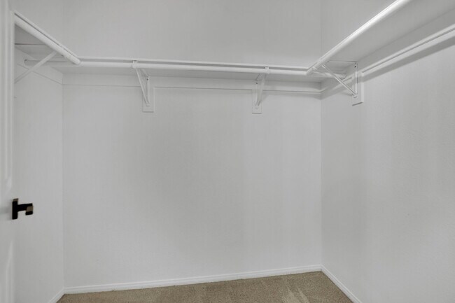 Building Photo - Beautiful 3-bedroom, 2-bathroom condo located in the gated community of The Legends, just minutes...