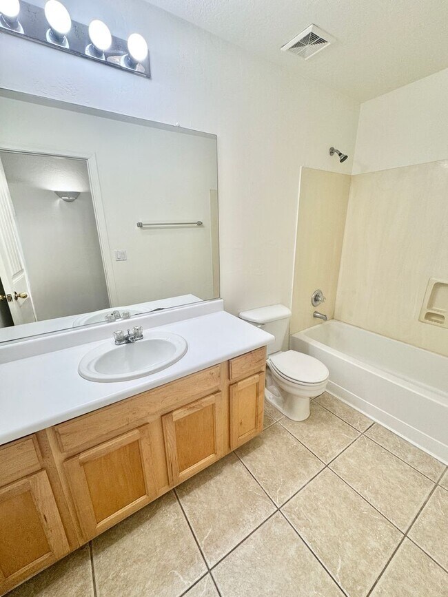 Building Photo - 2106 W Alta Vista Rd