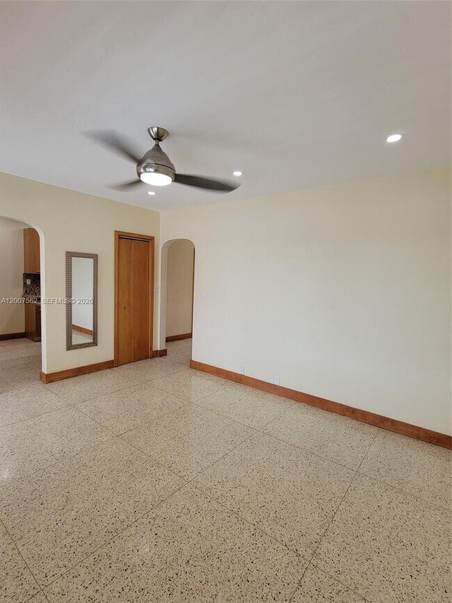 Building Photo - 7400 Harding Ave