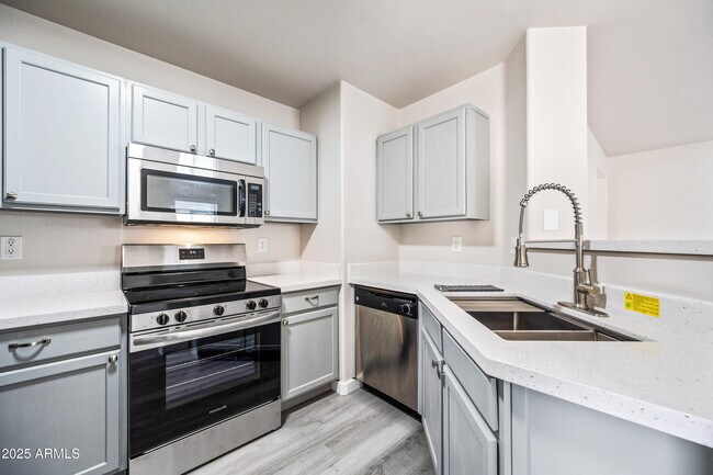 Building Photo - 2051 W Kristina Ave