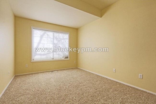 Building Photo - 2 Bed, 2 Bath Main Floor Condo in Cascade ...