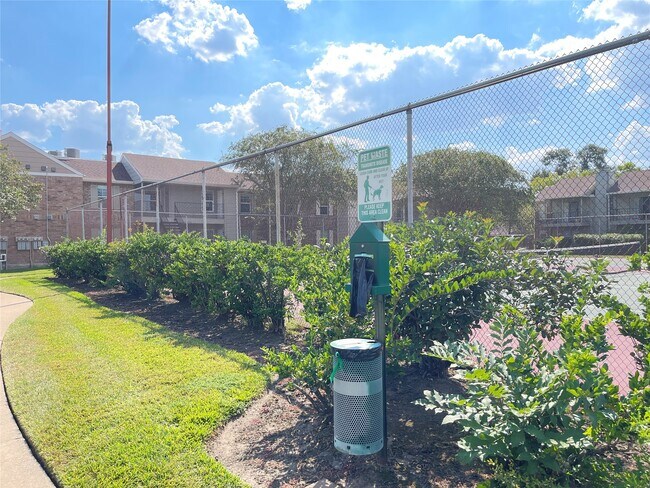 Building Photo - 2800 Jeanetta St