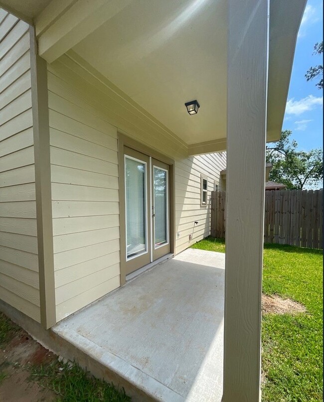 Building Photo - 8146 Cabot St