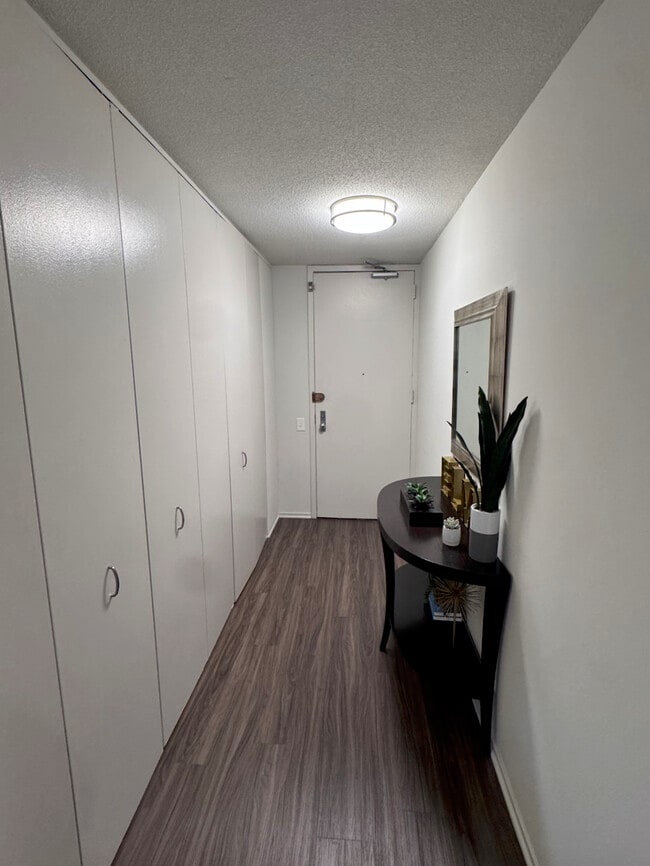 Building Photo - 1130 N Dearborn St