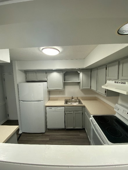 Building Photo - 2216 Harbor View Dr