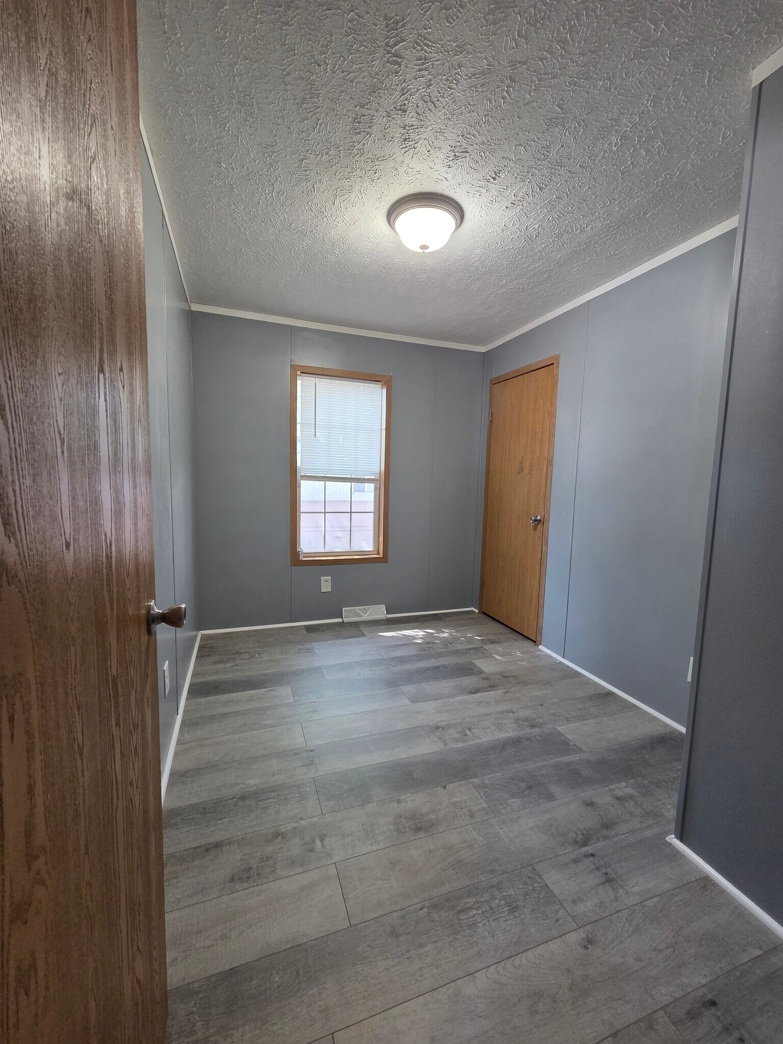 Building Photo - 1511 Mydland Rd