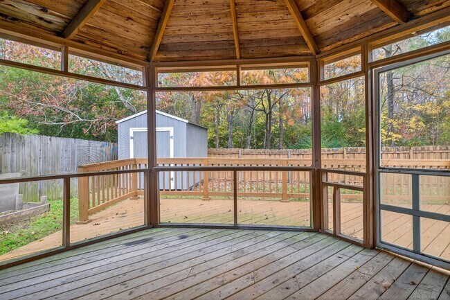 Building Photo - Virginia Beach Gem – 3 Bed, 2.5 Bath with Fenced Yard & Modern Upgrades