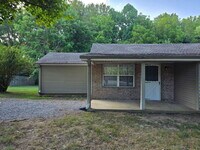 Building Photo - Recently Updated 1 BR, 1 Bath Unit with yard