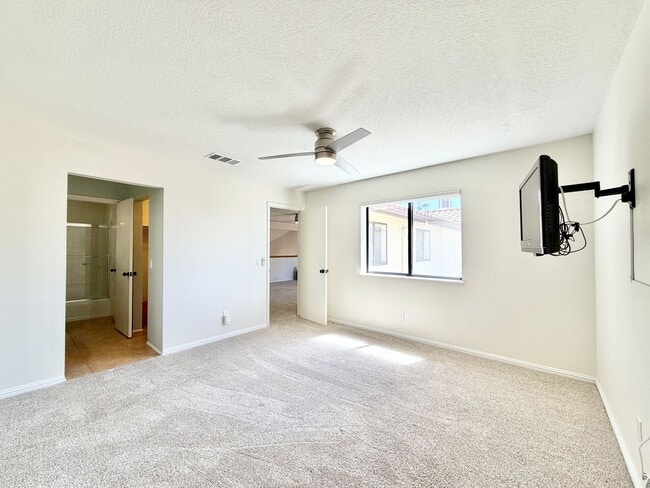 Building Photo - 112 Willow Lake Dr