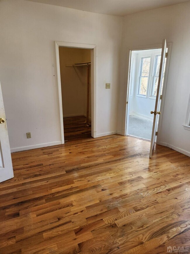 Building Photo - 68 Llewellyn Ave