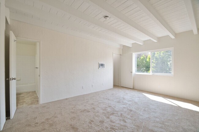 Building Photo - ot1708