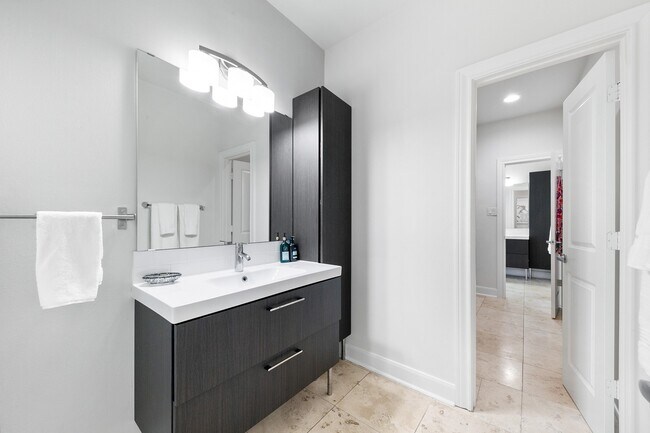 Building Photo - 4301 Vivian St