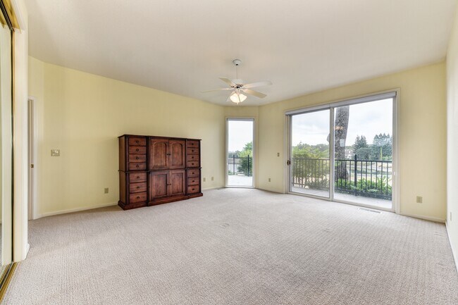 Building Photo - 6533 Chesbro Cir