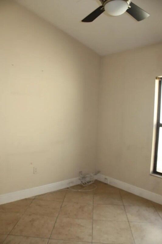 Building Photo - 4743 Clemens St