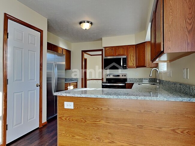 Building Photo - 6088 Lakewood Dr