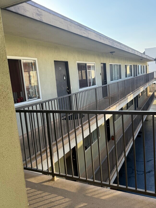 Building Photo - 916 Carondelet