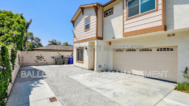 Building Photo - 1327 Holly Ave