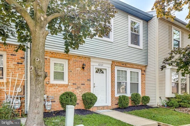 Building Photo - 6204 Red Haven Dr