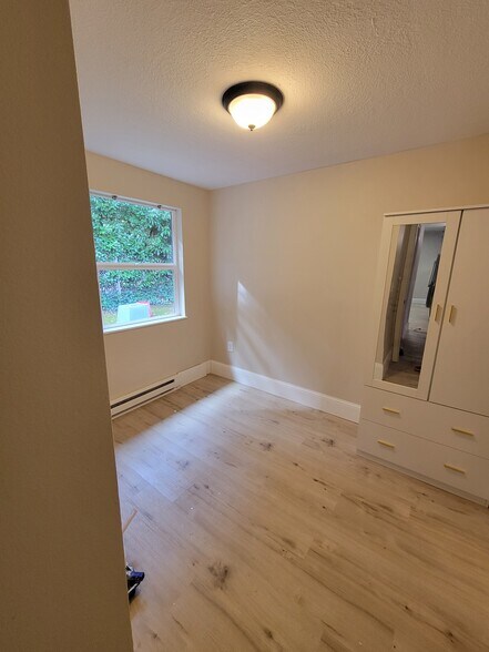 Building Photo - 12835 SW Grant Ave