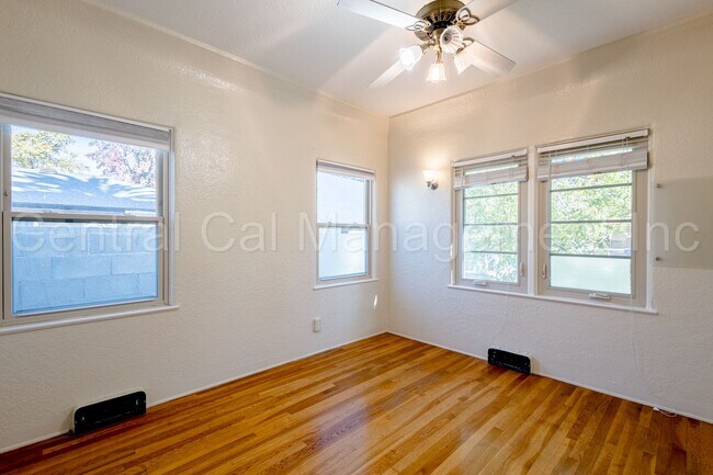Building Photo - 3 Bedroom/2.5 Bath Home with a Mother In Law Unit - $2595 per month!