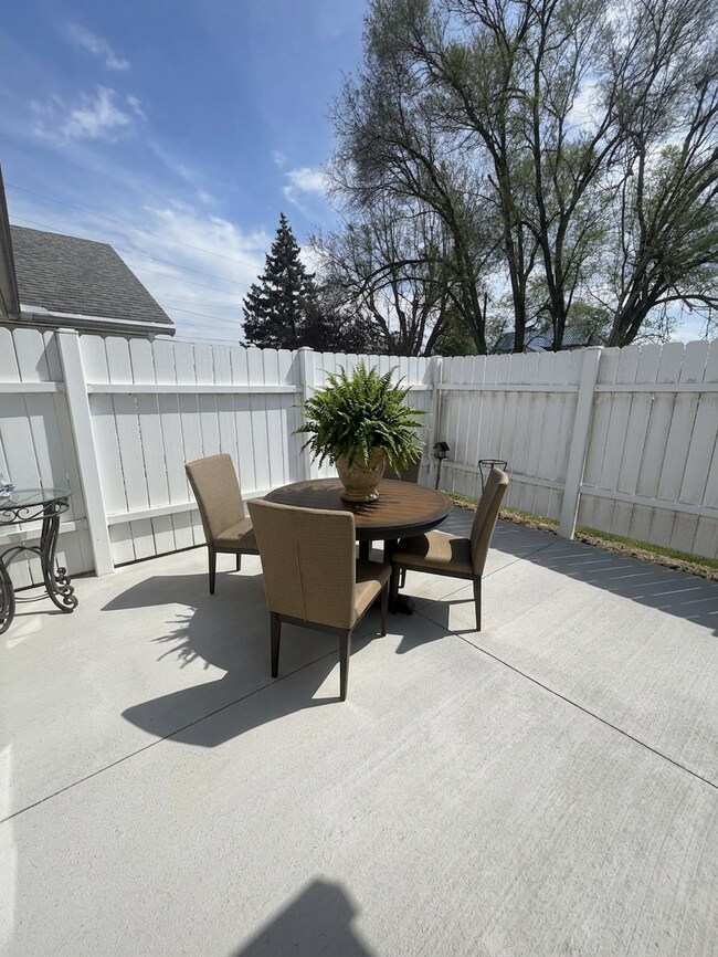 Building Photo - 1173 S Main St