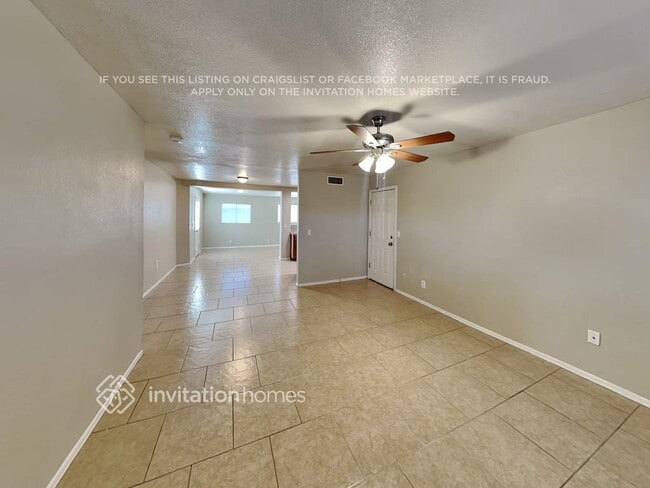 Building Photo - 7844 E Glade Ave