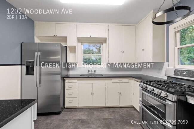 Building Photo - 1202 Woodlawn Ave
