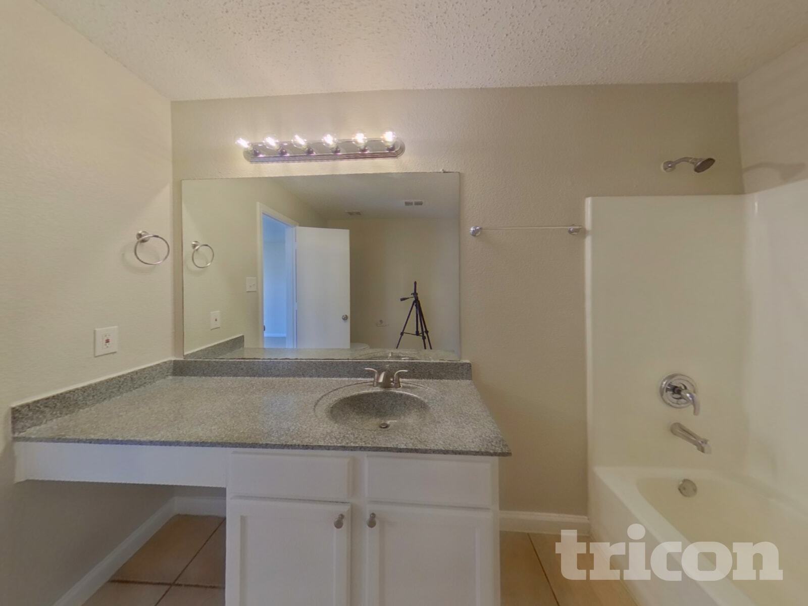 Building Photo - 4604 Palm Ridge Dr