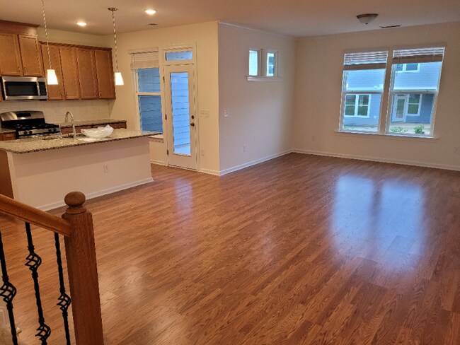 Building Photo - 302 Kephart Way