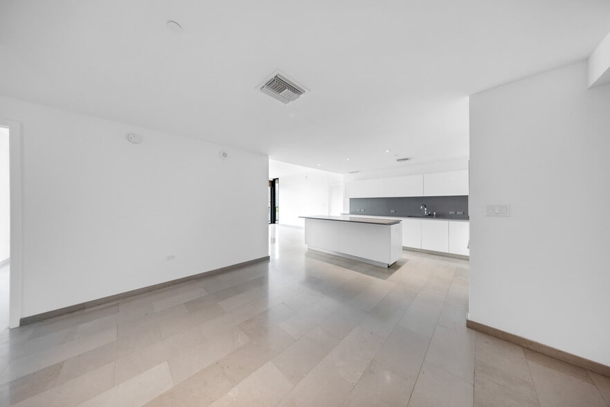 Building Photo - 88 SW 7th St