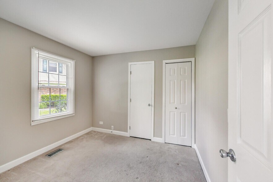 Building Photo - 1808 Vermont Dr