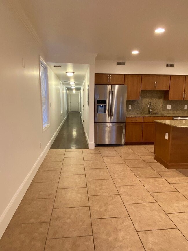 Building Photo - 373 Crescent Ave