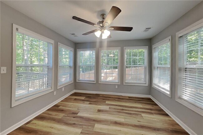 Building Photo - 1043 Foxhollow Tr
