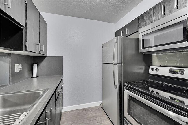 Building Photo - 1027 Tequesta St