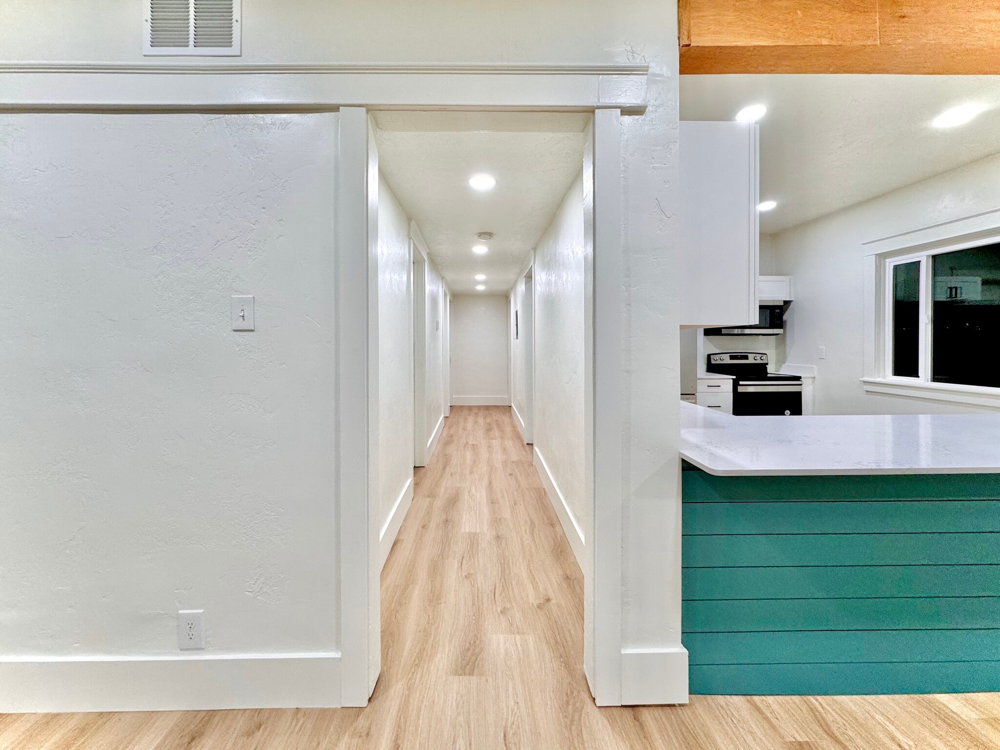 Building Photo - 76 W 200 S