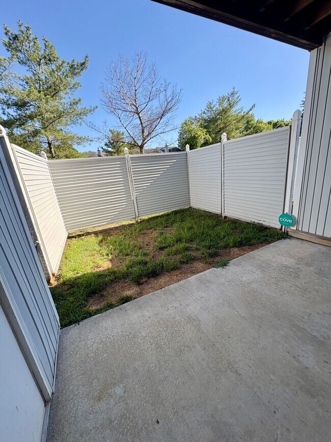 Building Photo - 2702 Waters Edge Dr