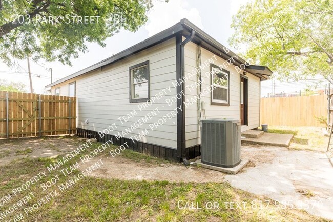 Building Photo - Newly Remodeled 3 Bedroom, 2 Bath in Cleburne