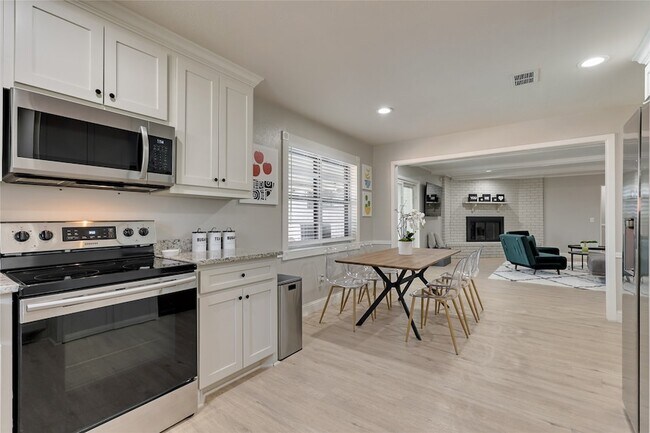 Building Photo - 804 Ridgefield Dr