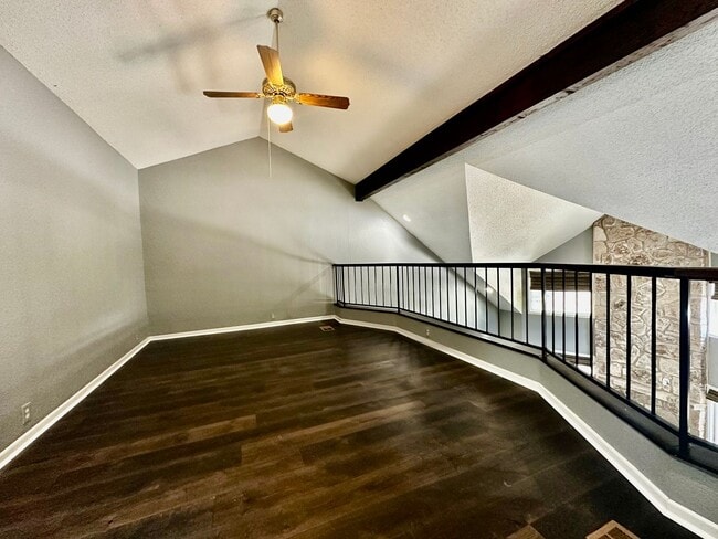 Building Photo - 1 Bedroom Townhome at Quinlans Crossing