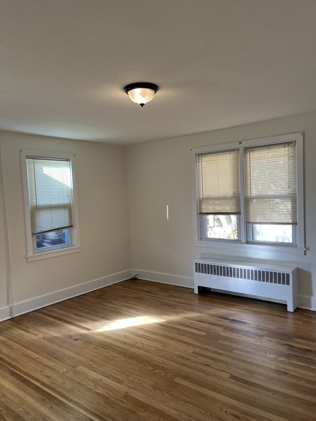 Building Photo - 520 Hollingsworth Ave