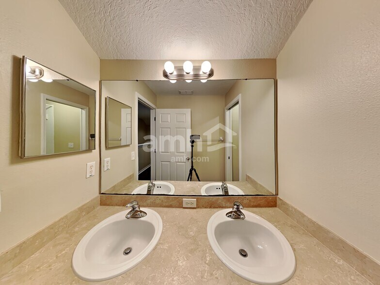 Building Photo - 3124 Shady Lily Ln