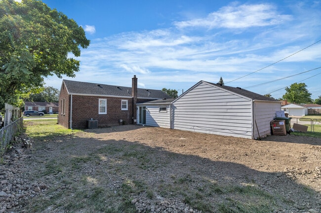 Building Photo - 14521 Trenton Rd