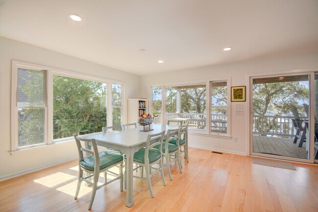 Building Photo - Seasonal Rental: Total Relaxation with Sou...